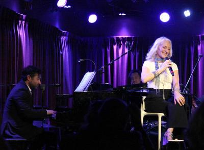 BWW Review: In Her STILL WITHIN THE SOUND OF MY VOICE-THE SONGS OF LINDA RONSTADT, Elizabeth Ward Land Explores Her Creative Life Set To The Music Of A Legend