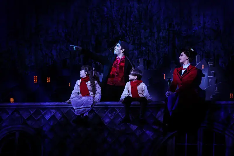 BWW REVIEW: MARY POPPINS returns to Sydney to enchant a new generation with The Tale Of Manners And Magic